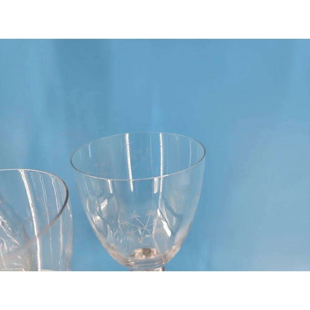 VTG Mid Century Glass Decanter w/2‎ Glasses - Fireworks Starburst Star Pattern
